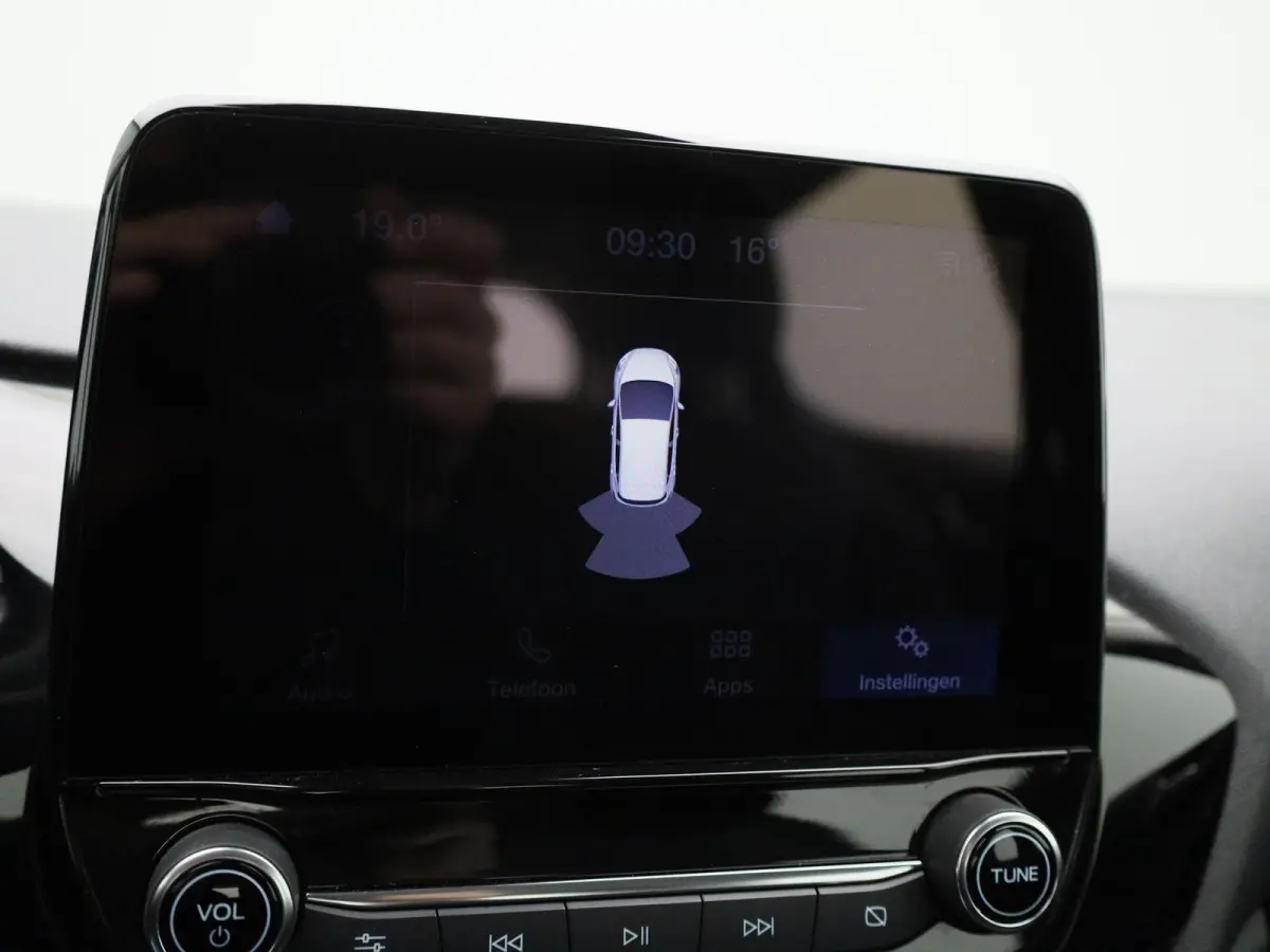 1.0 EcoBoost Hybrid Titanium | APPLE CARPLAY - ANDROID AUTO | CLIMATE CONTROL | CRUISE CONTROL | PARKEERSENSOREN | LANE ASSIST |