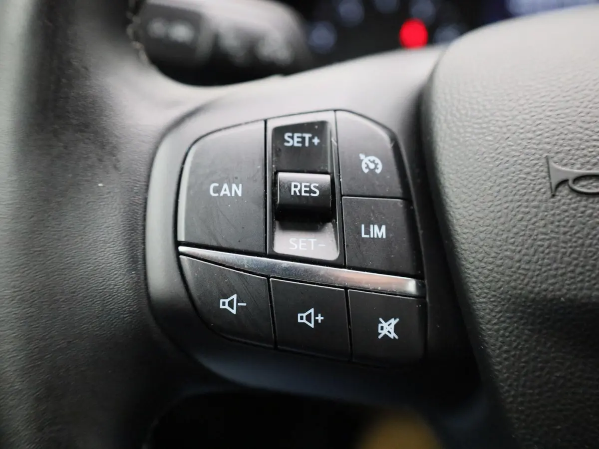 1.0 EcoBoost Hybrid Titanium | APPLE CARPLAY - ANDROID AUTO | CLIMATE CONTROL | CRUISE CONTROL | PARKEERSENSOREN | LANE ASSIST |