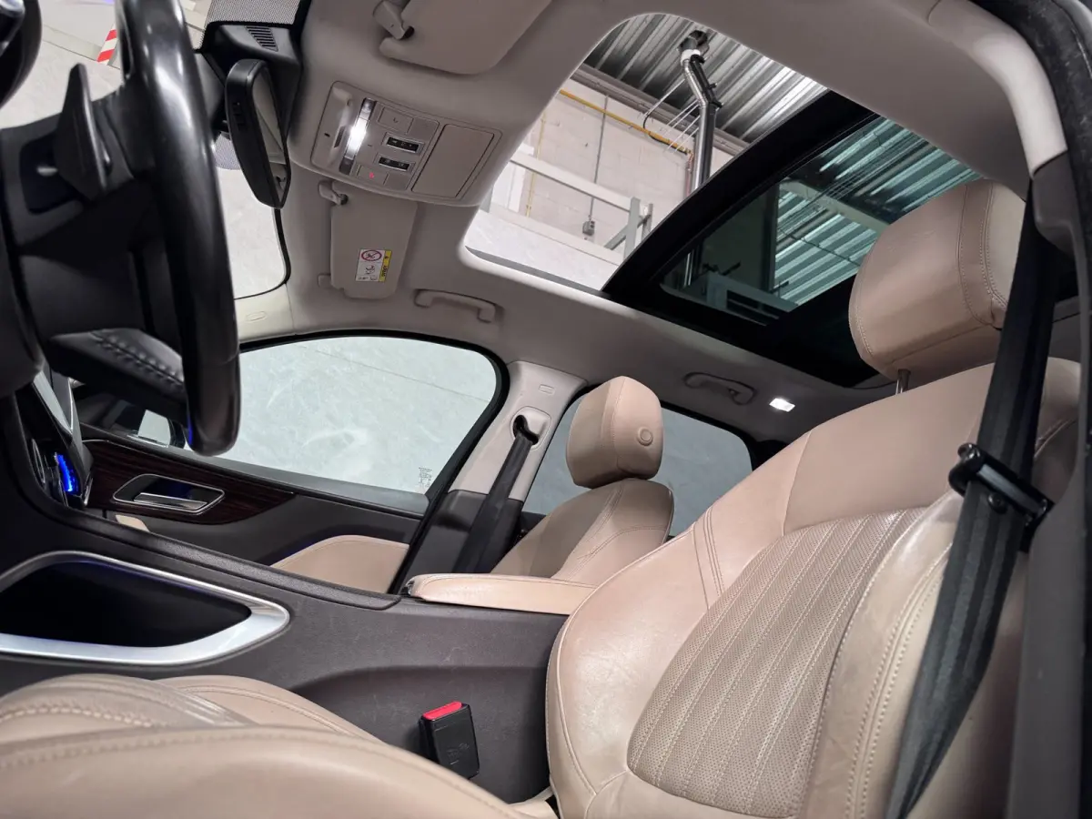 2.0 Portfolio AWD 30t Meridian Panoramadak HUD