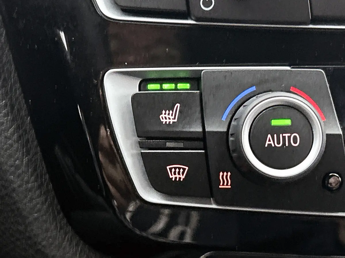 318i M Sport Corporate Lease Automaat (GROOT-NAVIGATIE, TREKHAAK, STOELVERWARMING, LED, GOED ONDERHOUDEN)