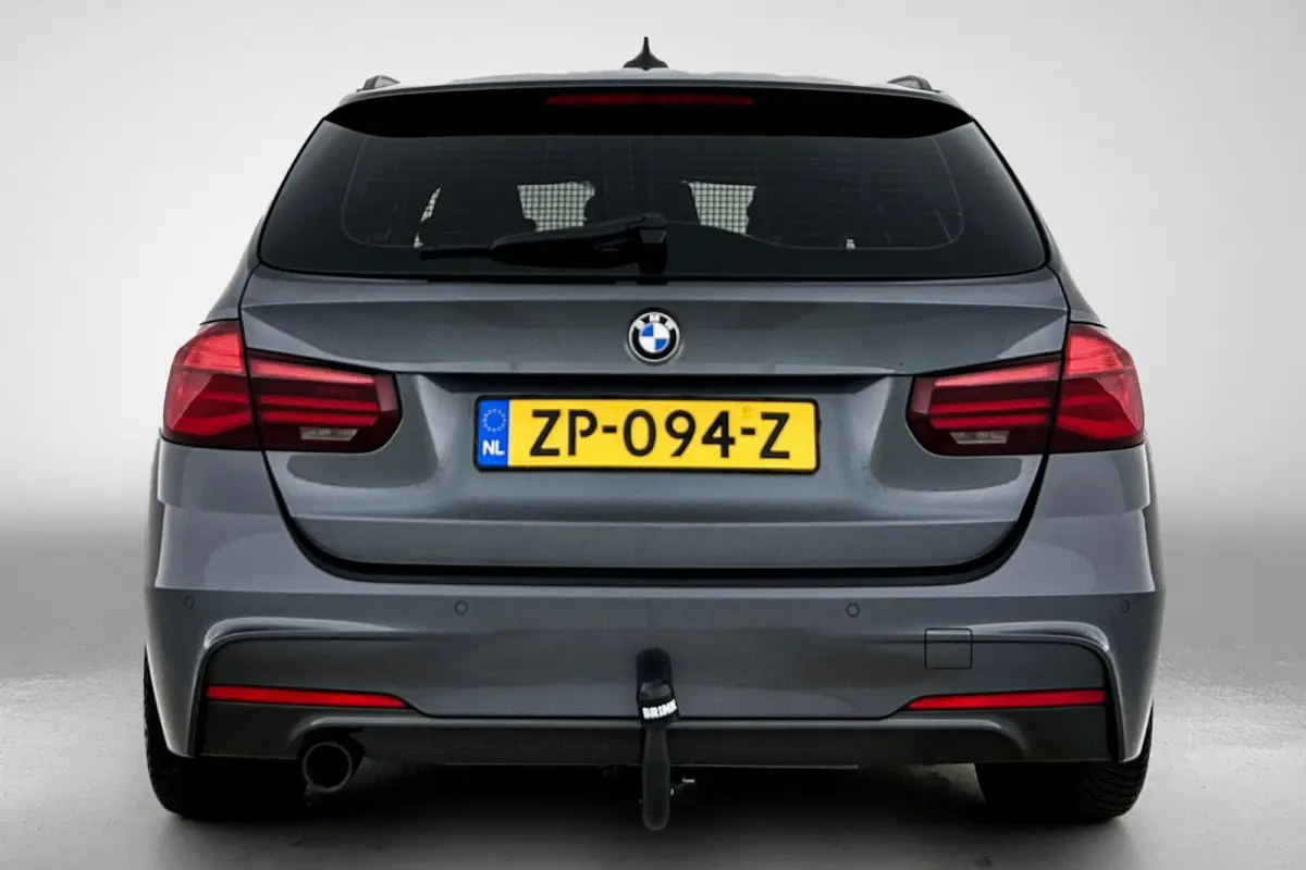 318i M Sport Corporate Lease Automaat (GROOT-NAVIGATIE, TREKHAAK, STOELVERWARMING, LED, GOED ONDERHOUDEN)