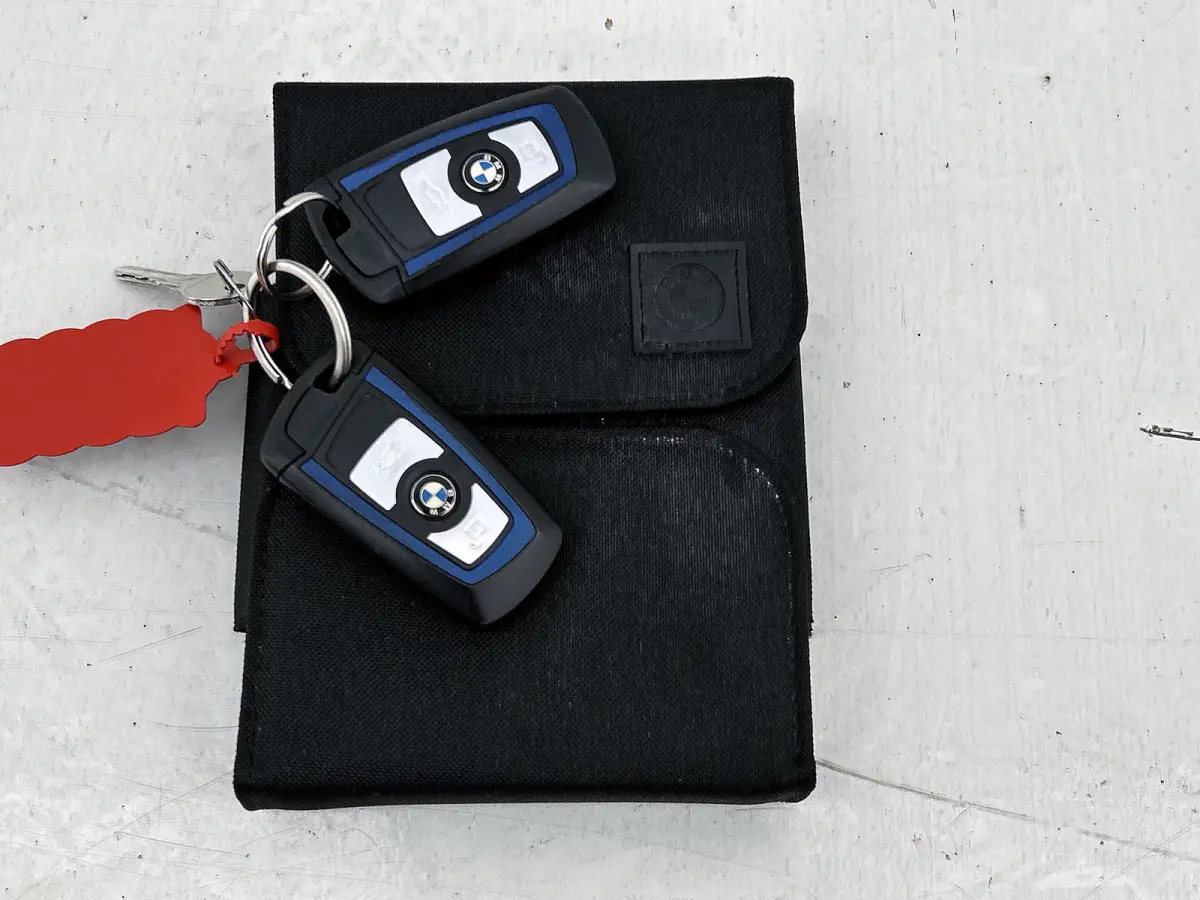 318i M Sport Corporate Lease Automaat (GROOT-NAVIGATIE, TREKHAAK, STOELVERWARMING, LED, GOED ONDERHOUDEN)