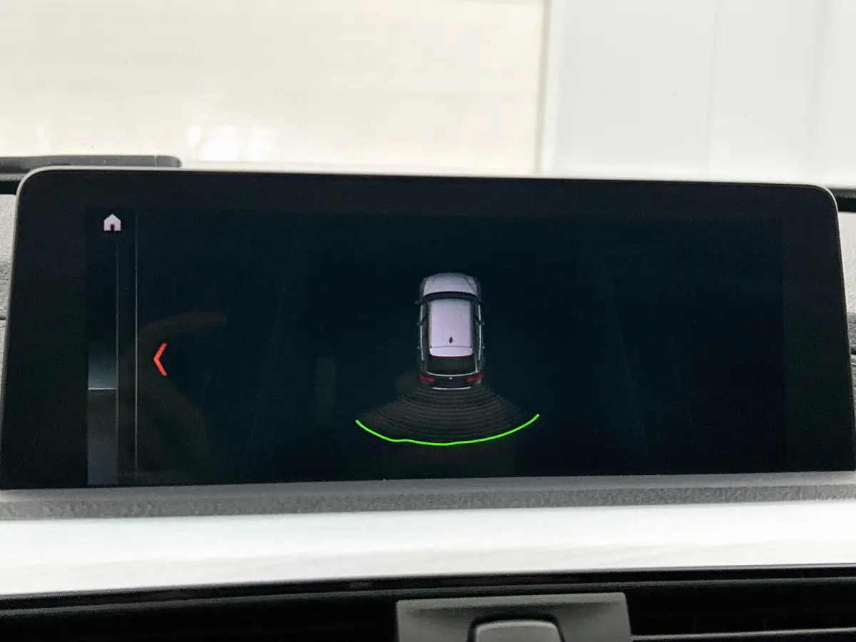 318i M Sport Corporate Lease Automaat (GROOT-NAVIGATIE, TREKHAAK, STOELVERWARMING, LED, GOED ONDERHOUDEN)