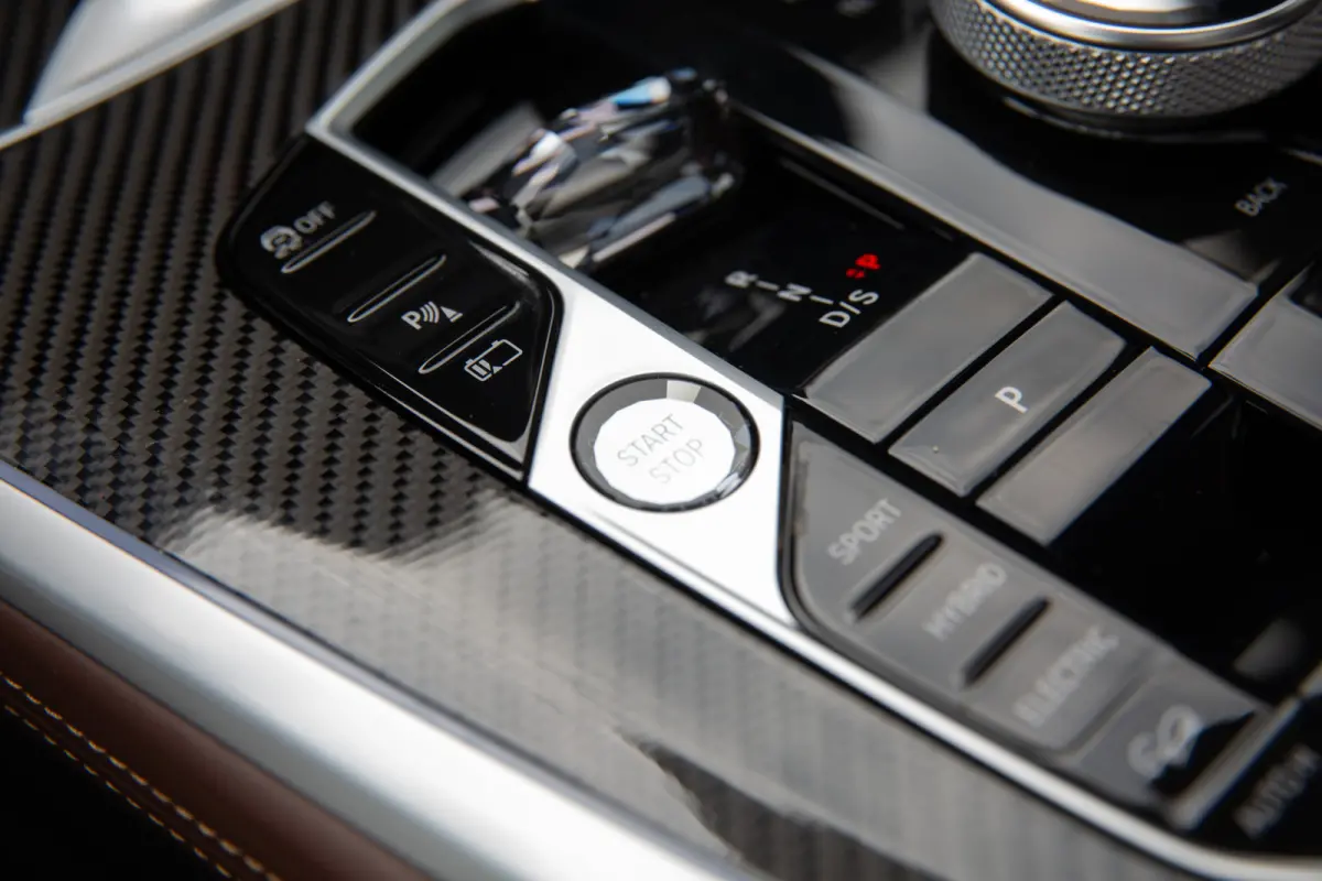 xDrive50e M-Sport Pro , Pano, Trekhaak, Adap. Cruise, Massage, Softclose, Laser, HUD, Carbon