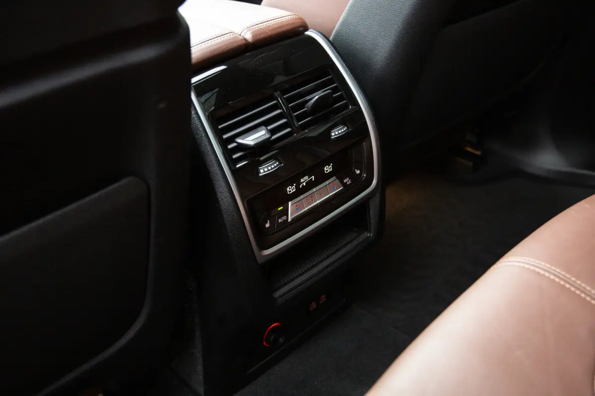 xDrive50e M-Sport Pro , Pano, Trekhaak, Adap. Cruise, Massage, Softclose, Laser, HUD, Carbon