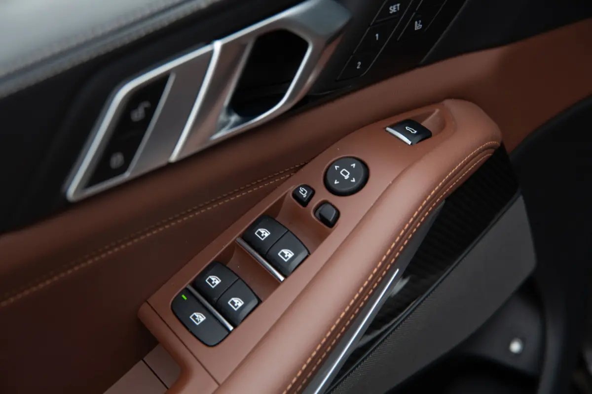 xDrive50e M-Sport Pro , Pano, Trekhaak, Adap. Cruise, Massage, Softclose, Laser, HUD, Carbon