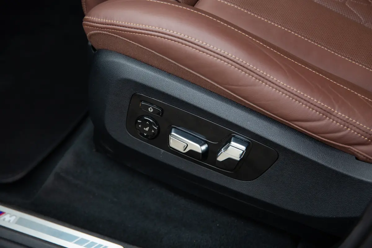 xDrive50e M-Sport Pro , Pano, Trekhaak, Adap. Cruise, Massage, Softclose, Laser, HUD, Carbon