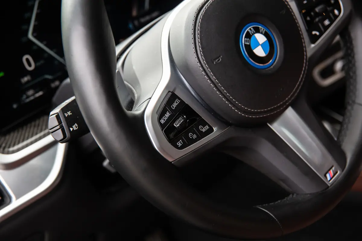xDrive50e M-Sport Pro , Pano, Trekhaak, Adap. Cruise, Massage, Softclose, Laser, HUD, Carbon