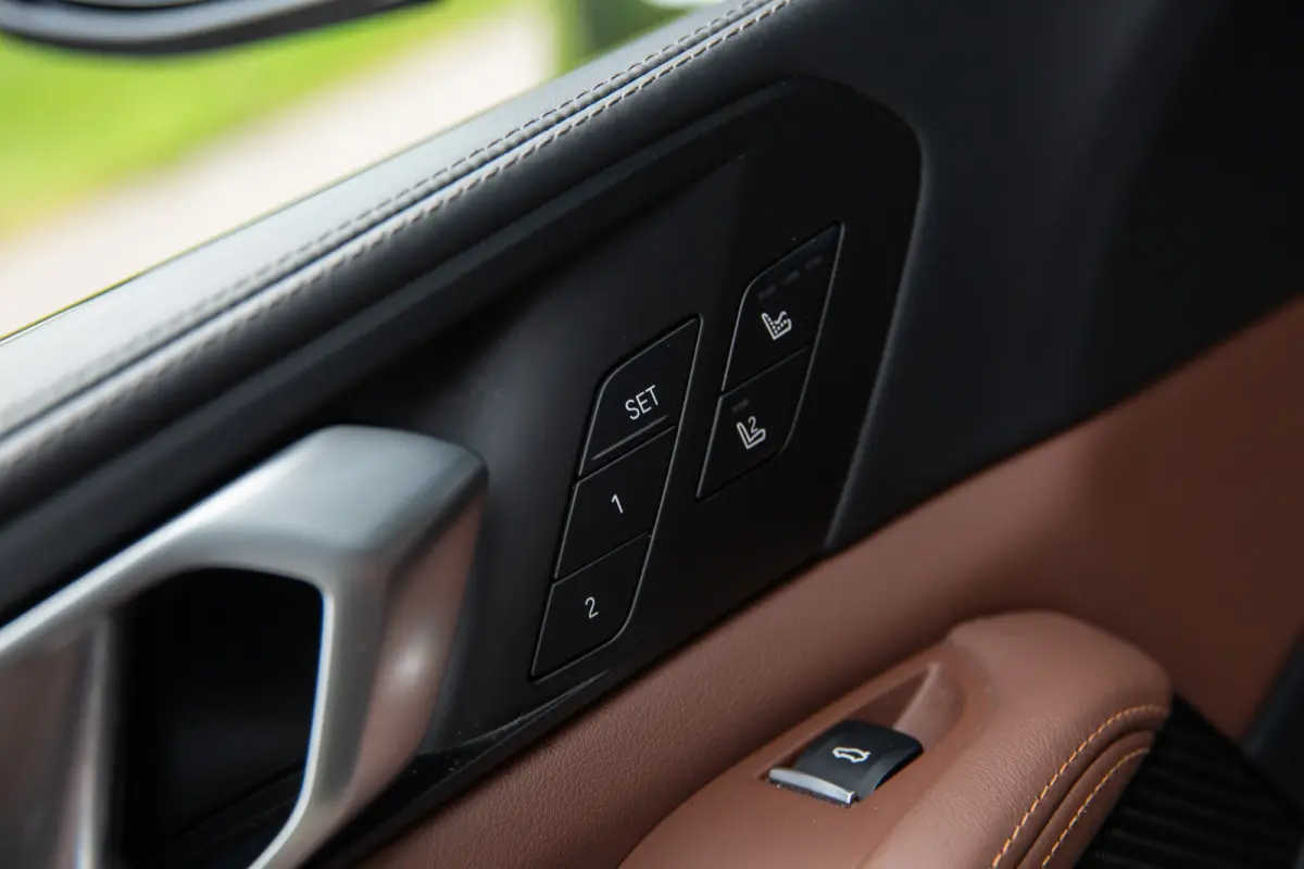 xDrive50e M-Sport Pro , Pano, Trekhaak, Adap. Cruise, Massage, Softclose, Laser, HUD, Carbon