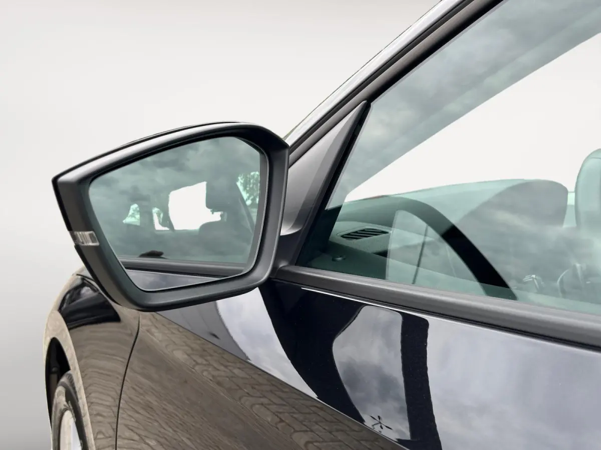 1.0 TSI Sport Business | Stoelverwarming | Navigatie | Digital Dashboard