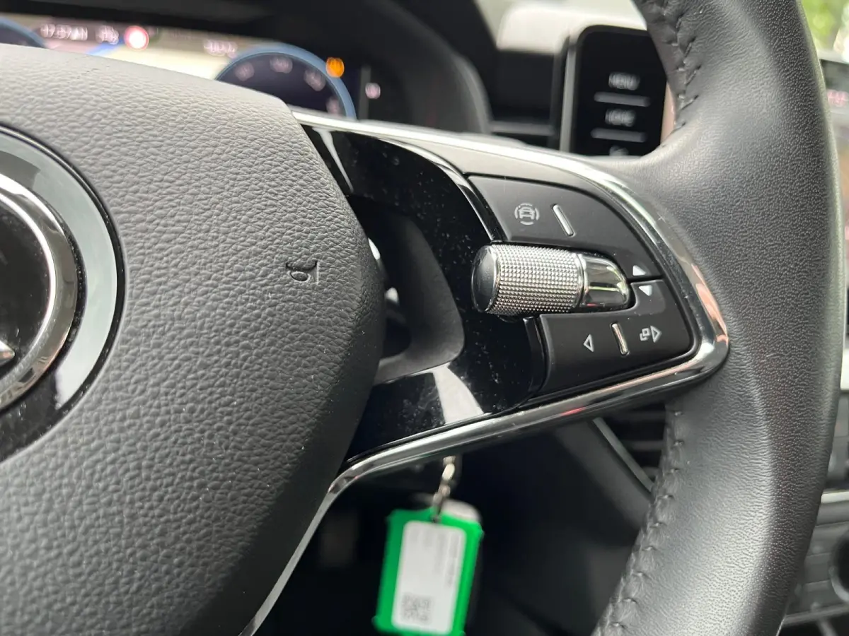 1.0 TSI Sport Business | Stoelverwarming | Navigatie | Digital Dashboard