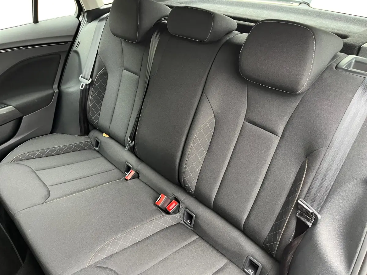 1.0 TSI Sport Business | Stoelverwarming | Navigatie | Digital Dashboard