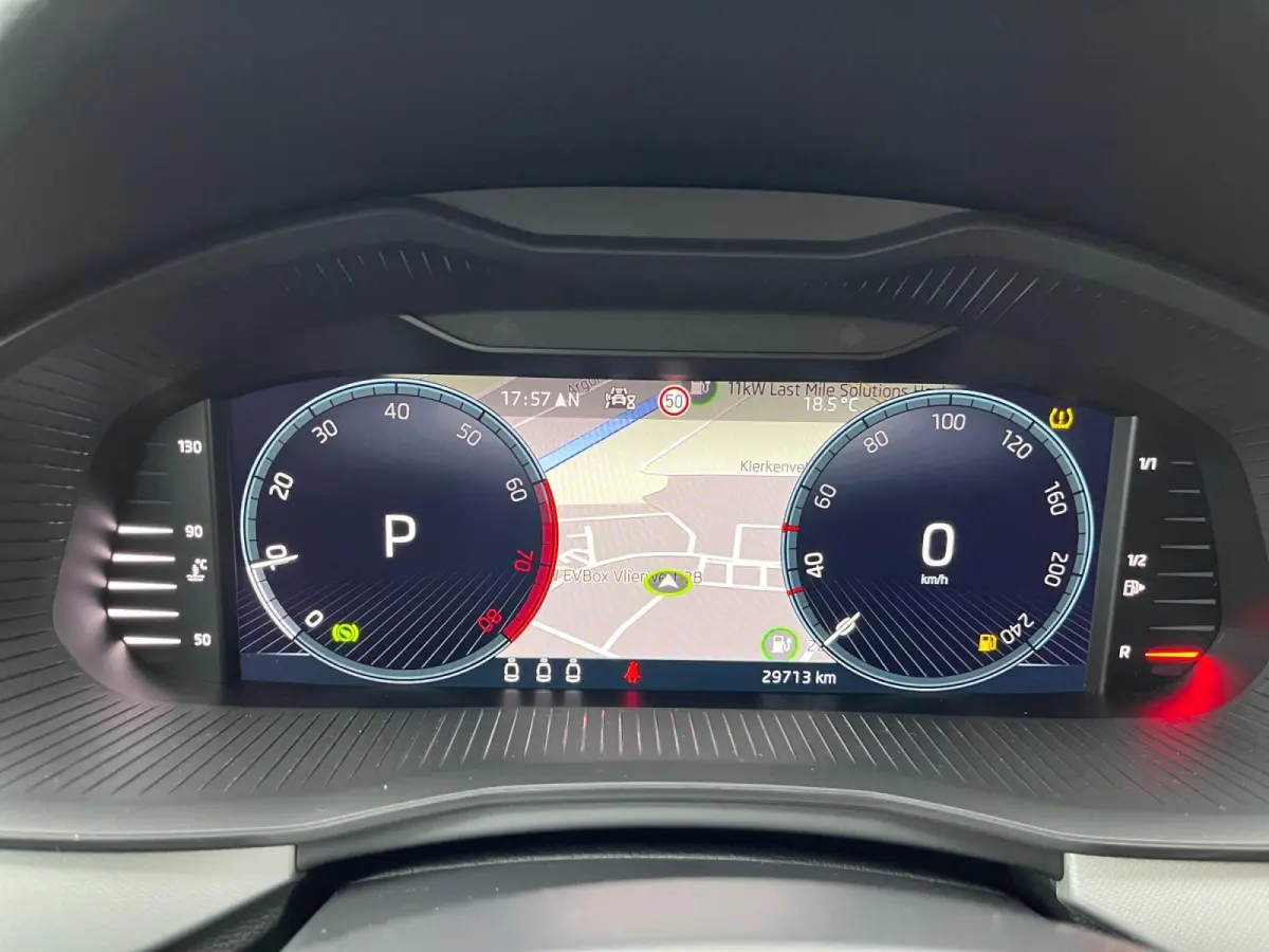 1.0 TSI Sport Business | Stoelverwarming | Navigatie | Digital Dashboard