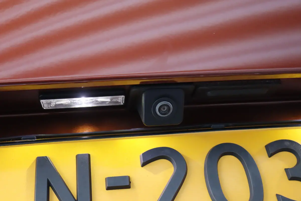 1.2 PURETECH 130PK 7-ZITS ALLURE PACK / NAVI / LEDER / CLIMA / PDC / 18" LMV / CAMERA / AFN. TREKHAAK / KEYLESS / CRUISECONTROL / NIEUWSTAAT !!