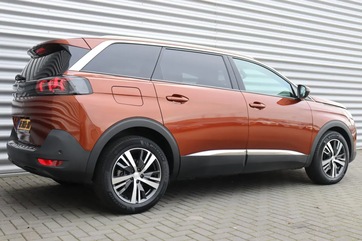 1.2 PURETECH 130PK 7-ZITS ALLURE PACK / NAVI / LEDER / CLIMA / PDC / 18" LMV / CAMERA / AFN. TREKHAAK / KEYLESS / CRUISECONTROL / NIEUWSTAAT !!