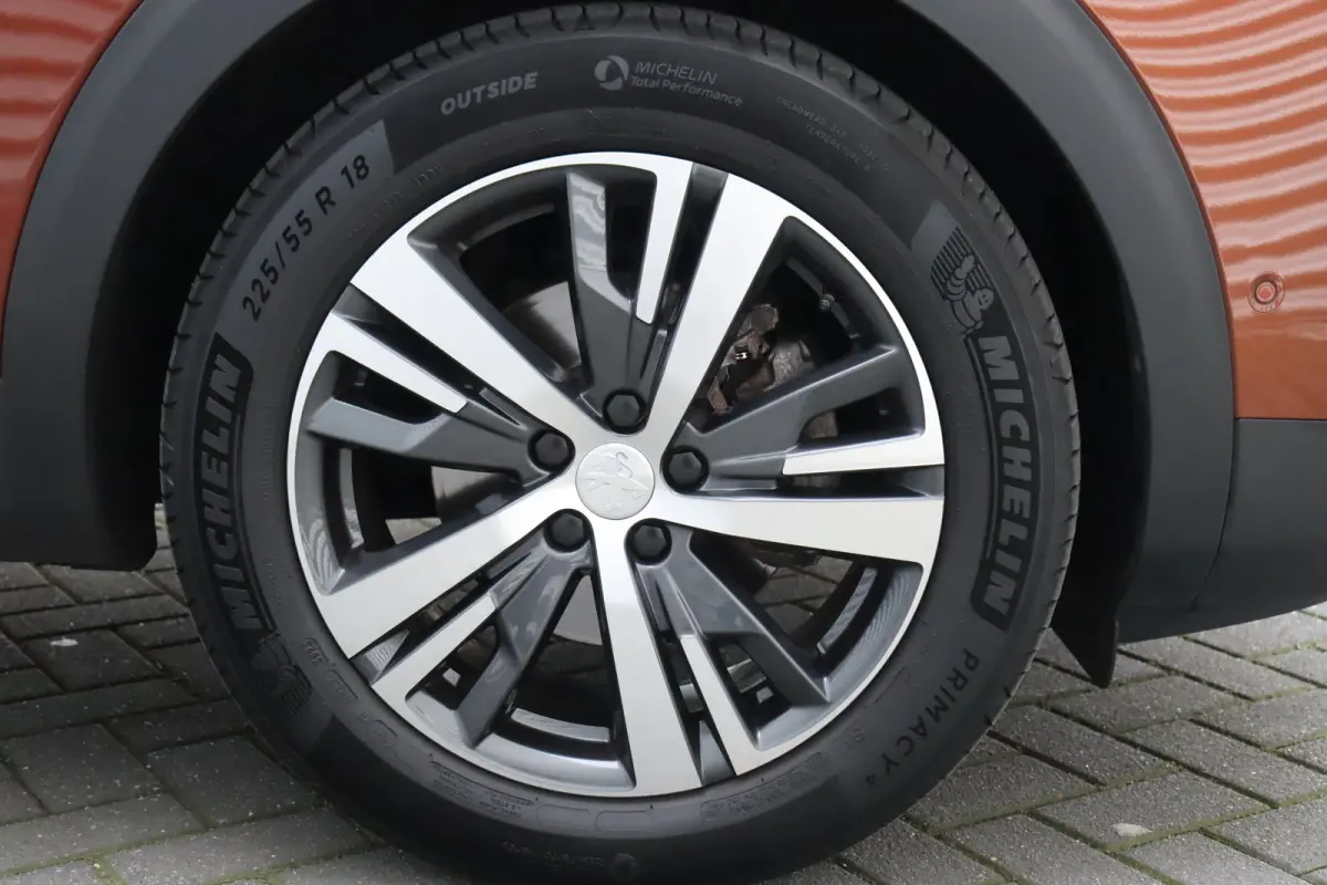 1.2 PURETECH 130PK 7-ZITS ALLURE PACK / NAVI / LEDER / CLIMA / PDC / 18" LMV / CAMERA / AFN. TREKHAAK / KEYLESS / CRUISECONTROL / NIEUWSTAAT !!