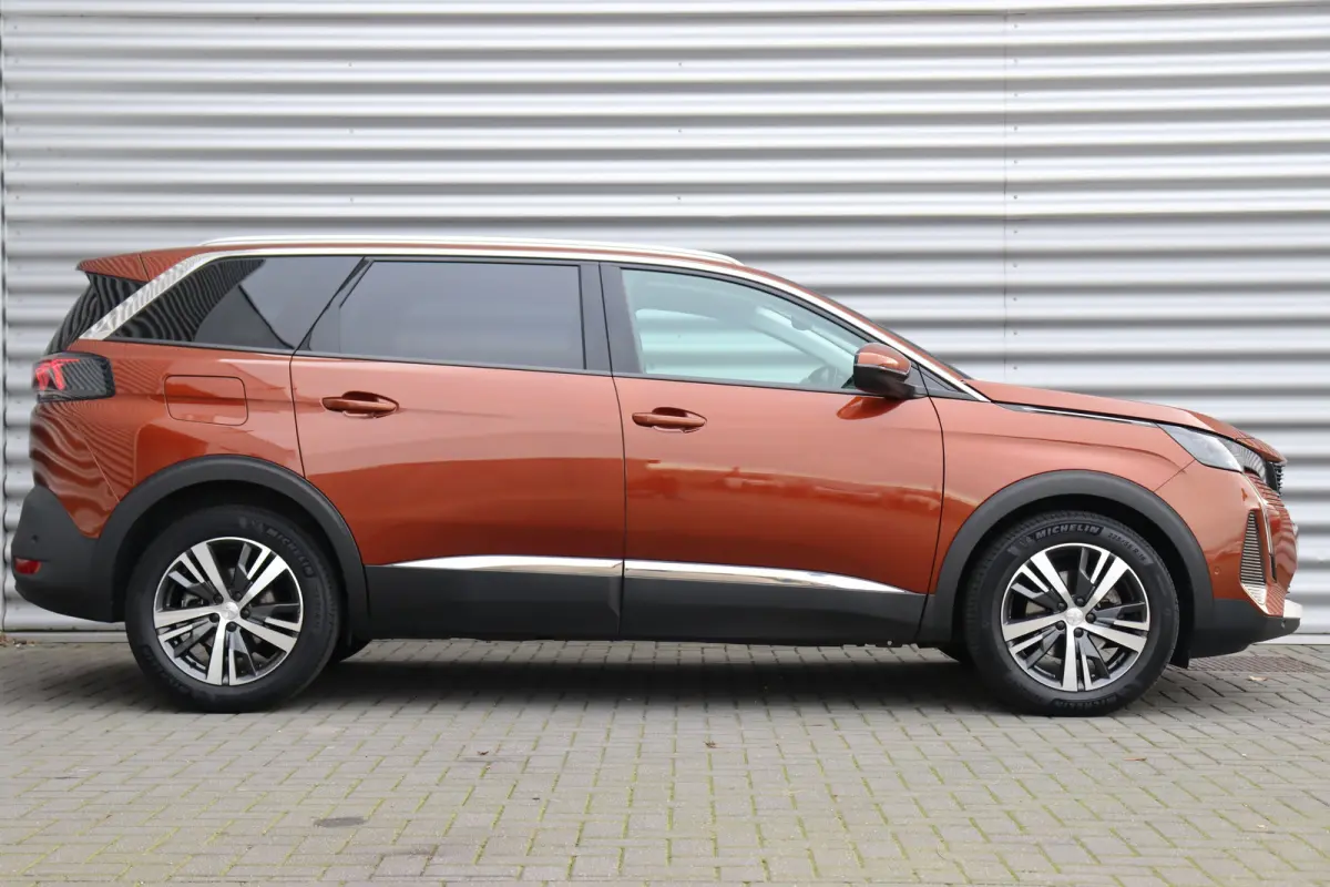 1.2 PURETECH 130PK 7-ZITS ALLURE PACK / NAVI / LEDER / CLIMA / PDC / 18" LMV / CAMERA / AFN. TREKHAAK / KEYLESS / CRUISECONTROL / NIEUWSTAAT !!