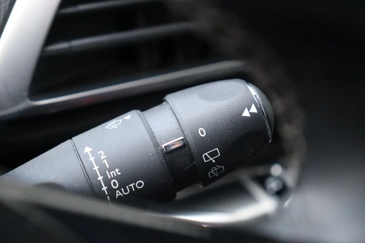 1.2 PURETECH 130PK 7-ZITS ALLURE PACK / NAVI / LEDER / CLIMA / PDC / 18" LMV / CAMERA / AFN. TREKHAAK / KEYLESS / CRUISECONTROL / NIEUWSTAAT !!