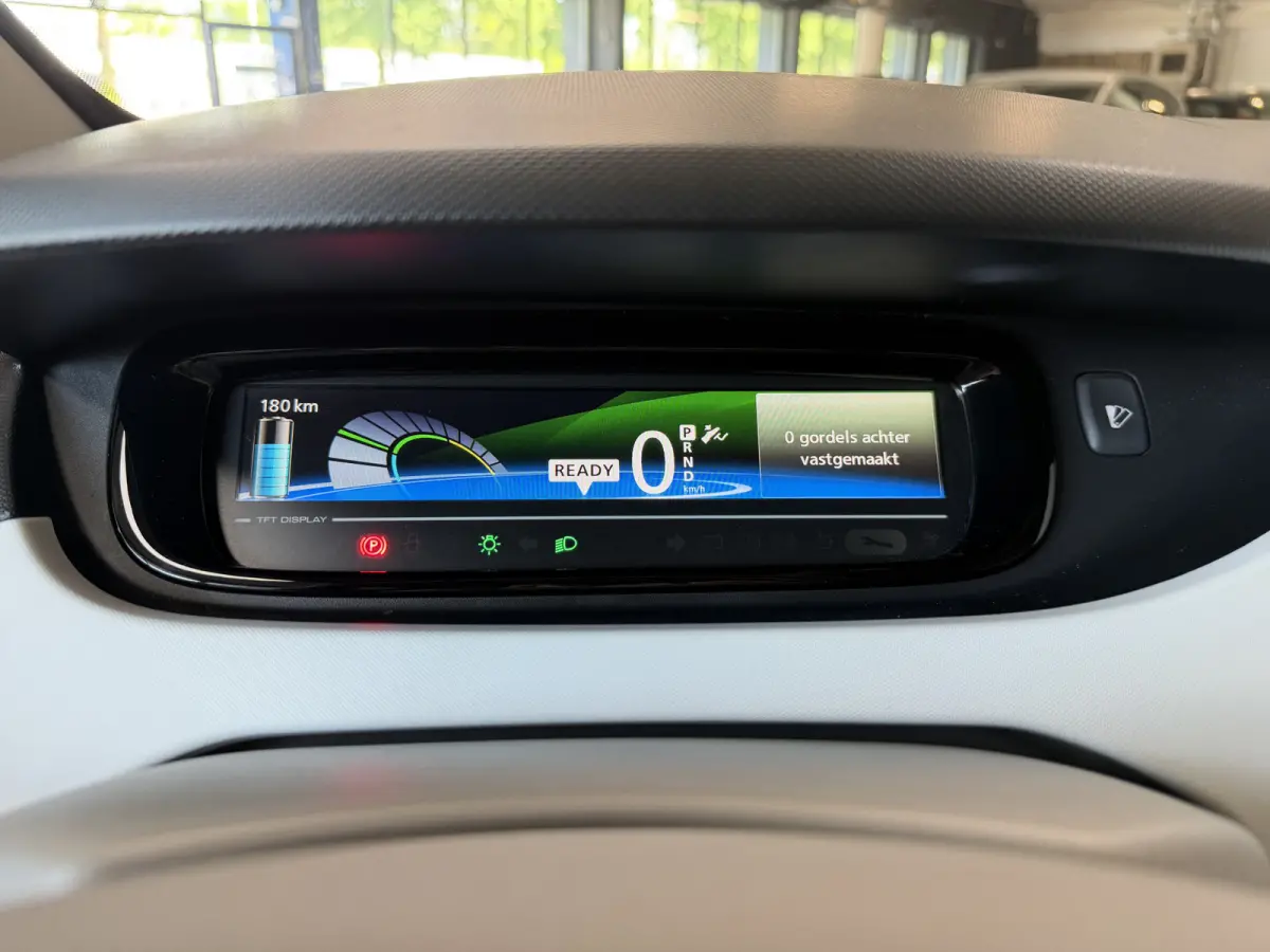 R90 41 kWh (Huur Accu) Navigatie | Clima | 16" | Cruise control | Bluetooth | Dealer onderhouden!