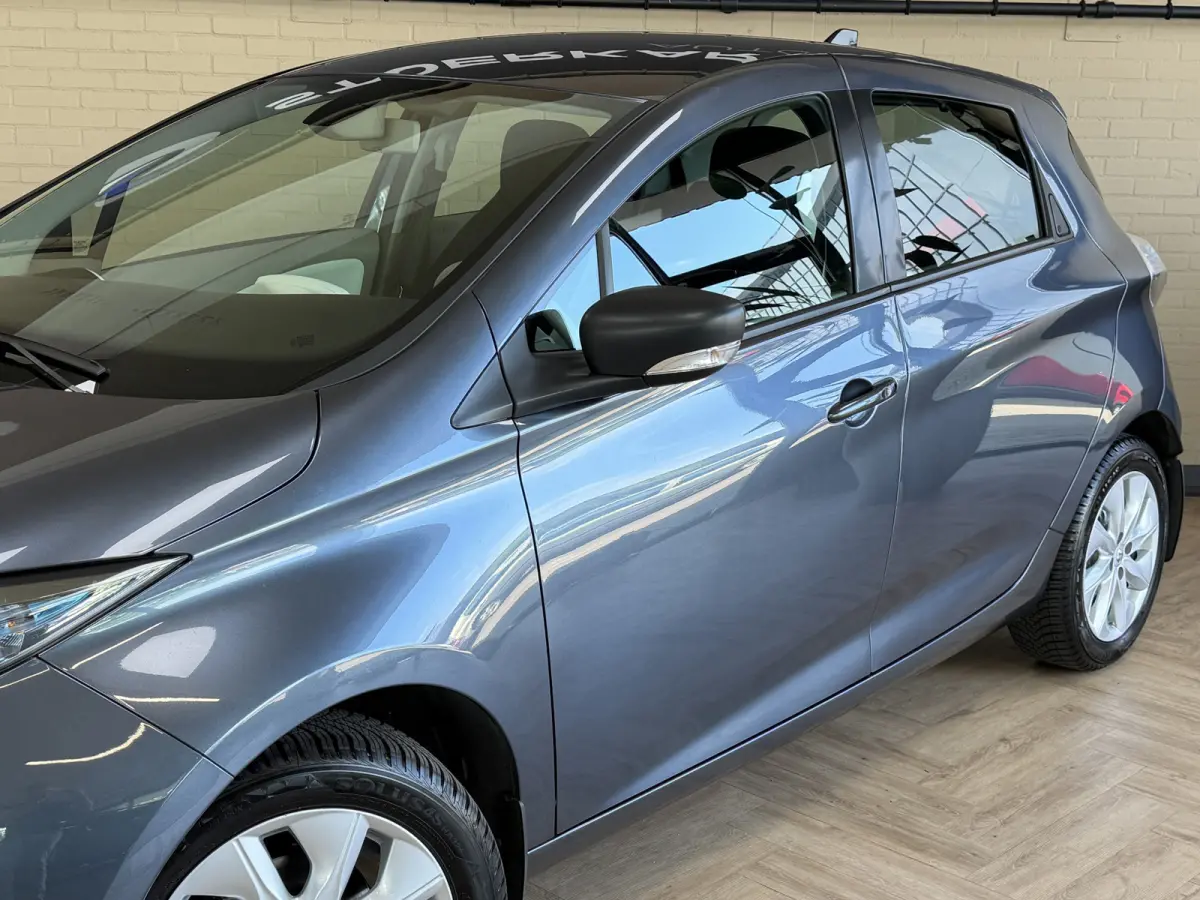 R90 41 kWh (Huur Accu) Navigatie | Clima | 16" | Cruise control | Bluetooth | Dealer onderhouden!