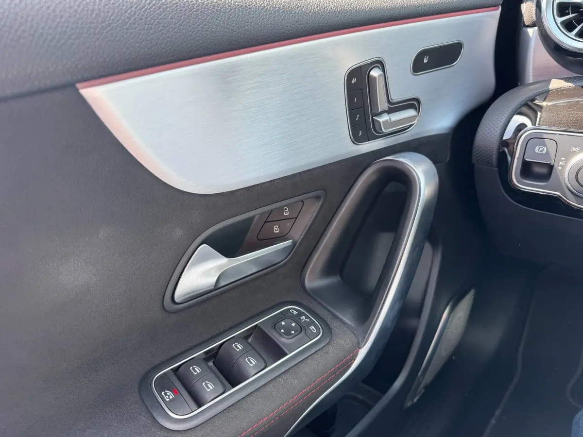 180 Business Solution AMG **PANODAK + WIDESCREEN + BURMESTER + KEYLESS + CAMERA**