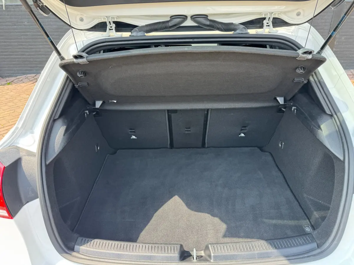 180 Business Solution AMG **PANODAK + WIDESCREEN + BURMESTER + KEYLESS + CAMERA**