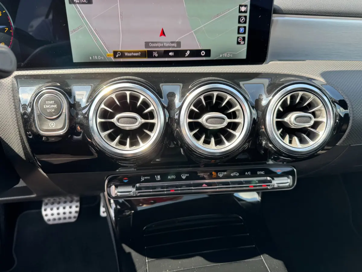 180 Business Solution AMG **PANODAK + WIDESCREEN + BURMESTER + KEYLESS + CAMERA**