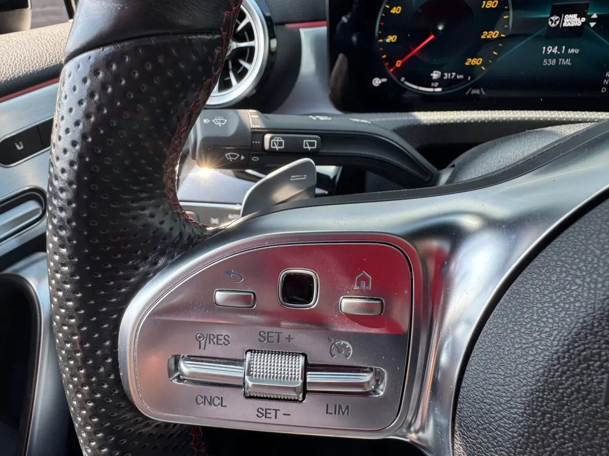 180 Business Solution AMG **PANODAK + WIDESCREEN + BURMESTER + KEYLESS + CAMERA**