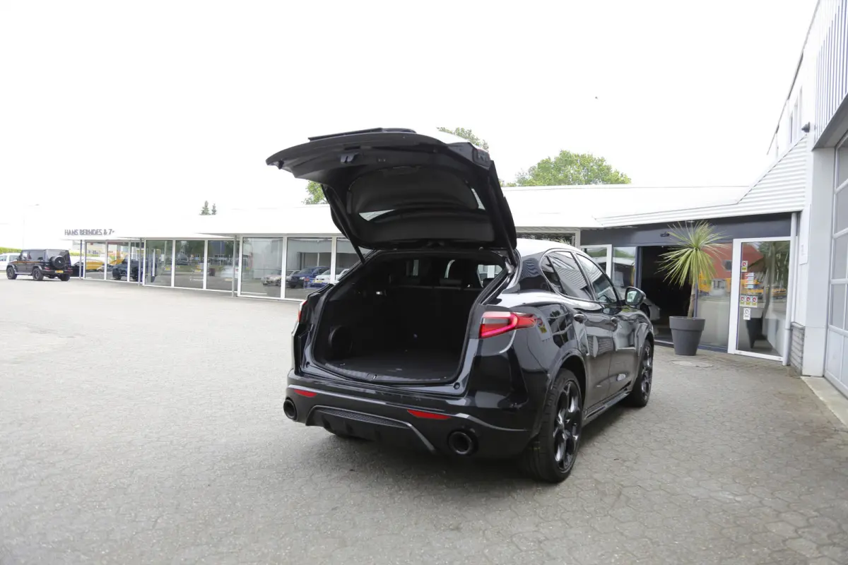 2.0T 280PK AWD Veloce*Perfect Alfa Onderh.*Black pack/ACC met stuurhulp/H&K/Memorie/Camera/Leder/Stoelverw./Stuurverw./Dodehoek/DAB/LED/Elek. Klep/Parkeersens.V+A/21 inch LM*