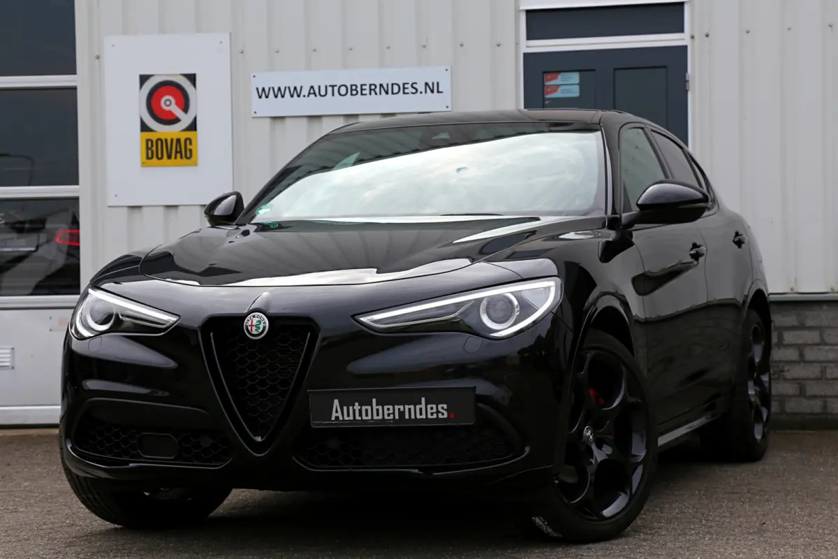 2.0T 280PK AWD Veloce*Perfect Alfa Onderh.*Black pack/ACC met stuurhulp/H&K/Memorie/Camera/Leder/Stoelverw./Stuurverw./Dodehoek/DAB/LED/Elek. Klep/Parkeersens.V+A/21 inch LM*