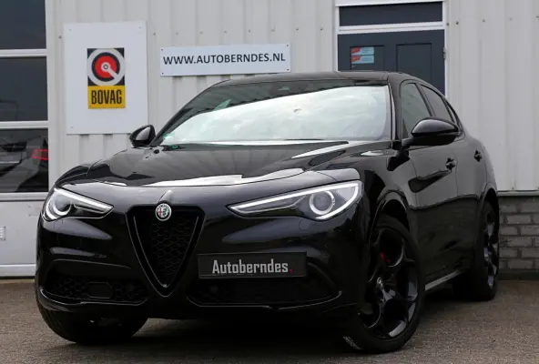 2.0T 280PK AWD Veloce*Perfect Alfa Onderh.*Black pack/ACC met stuurhulp/H&K/Memorie/Camera/Leder/Stoelverw./Stuurverw./Dodehoek/DAB/LED/Elek. Klep/Parkeersens.V+A/21 inch LM*
