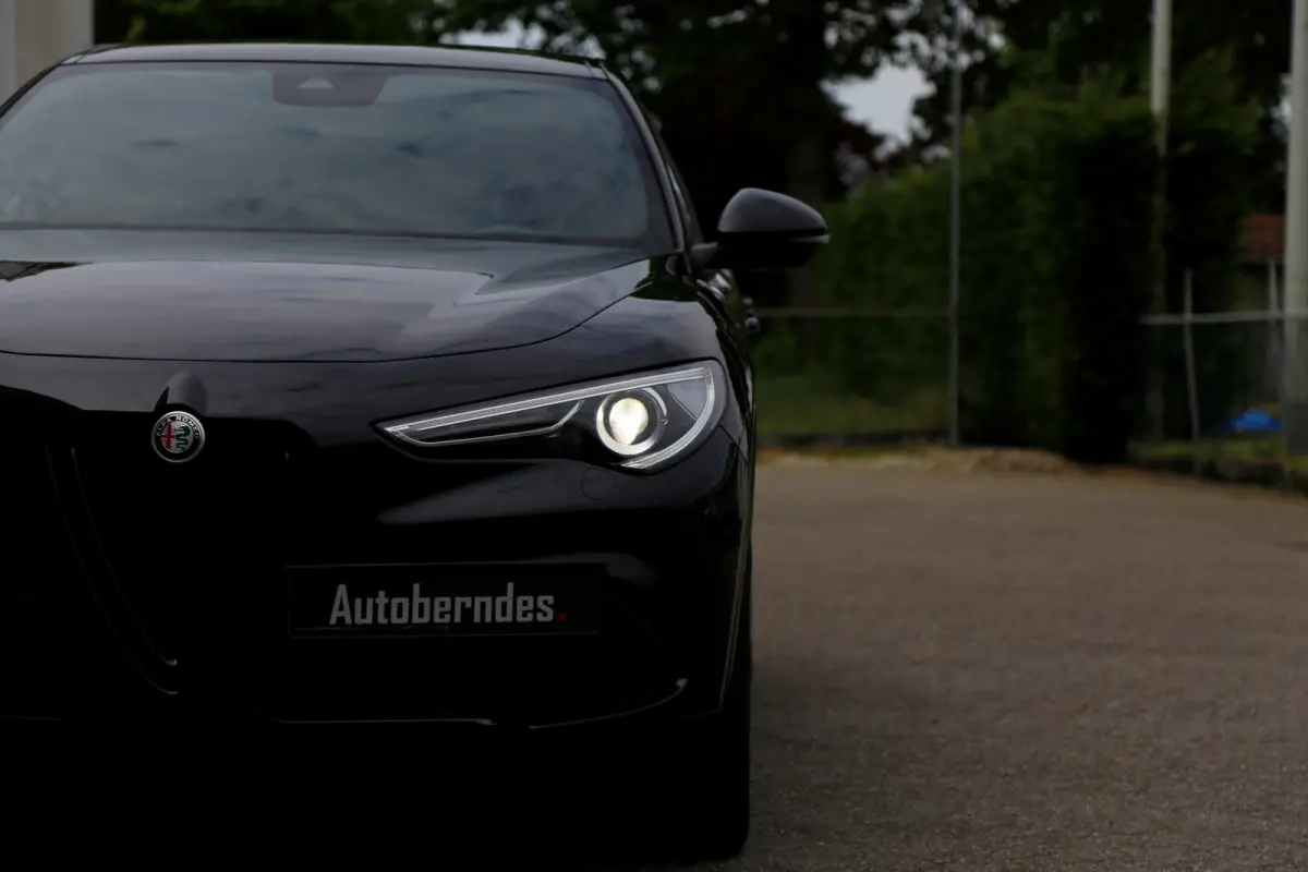 2.0T 280PK AWD Veloce*Perfect Alfa Onderh.*Black pack/ACC met stuurhulp/H&K/Memorie/Camera/Leder/Stoelverw./Stuurverw./Dodehoek/DAB/LED/Elek. Klep/Parkeersens.V+A/21 inch LM*