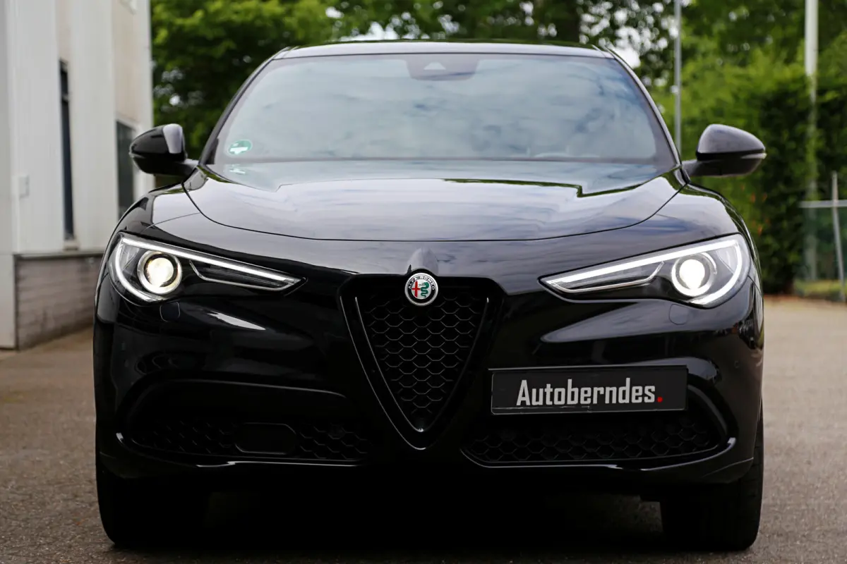 2.0T 280PK AWD Veloce*Perfect Alfa Onderh.*Black pack/ACC met stuurhulp/H&K/Memorie/Camera/Leder/Stoelverw./Stuurverw./Dodehoek/DAB/LED/Elek. Klep/Parkeersens.V+A/21 inch LM*