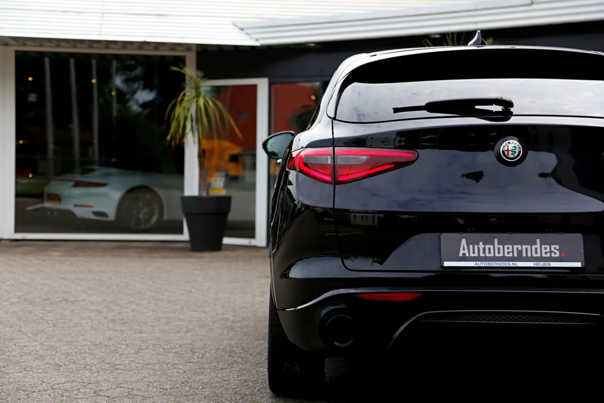 2.0T 280PK AWD Veloce*Perfect Alfa Onderh.*Black pack/ACC met stuurhulp/H&K/Memorie/Camera/Leder/Stoelverw./Stuurverw./Dodehoek/DAB/LED/Elek. Klep/Parkeersens.V+A/21 inch LM*