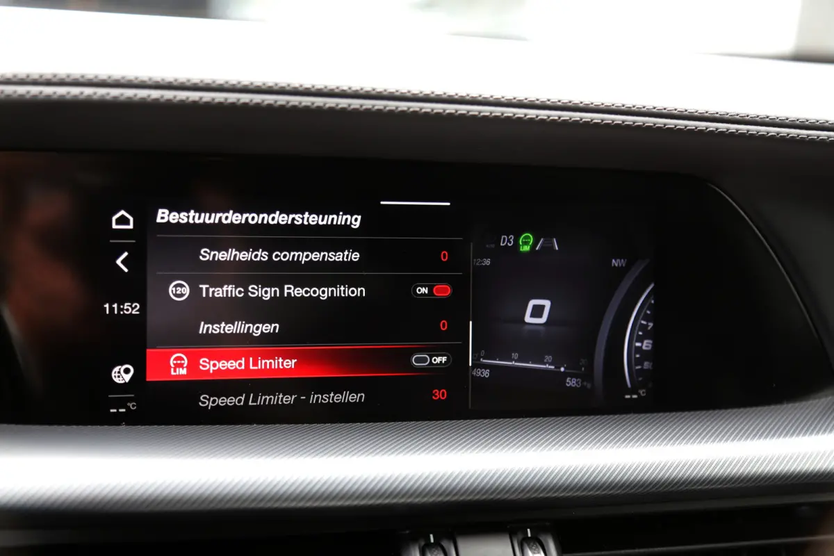 2.0T 280PK AWD Veloce*Perfect Alfa Onderh.*Black pack/ACC met stuurhulp/H&K/Memorie/Camera/Leder/Stoelverw./Stuurverw./Dodehoek/DAB/LED/Elek. Klep/Parkeersens.V+A/21 inch LM*