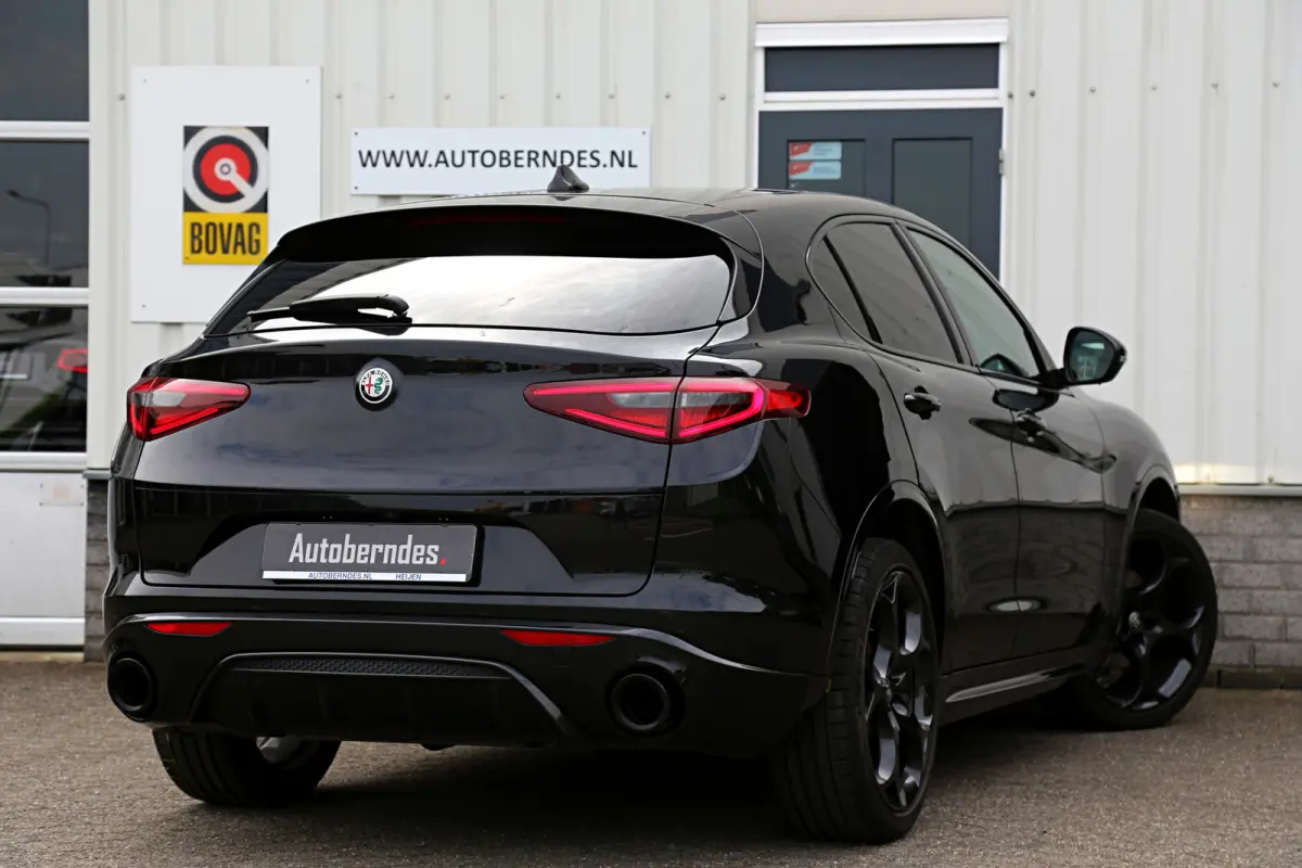 2.0T 280PK AWD Veloce*Perfect Alfa Onderh.*Black pack/ACC met stuurhulp/H&K/Memorie/Camera/Leder/Stoelverw./Stuurverw./Dodehoek/DAB/LED/Elek. Klep/Parkeersens.V+A/21 inch LM*