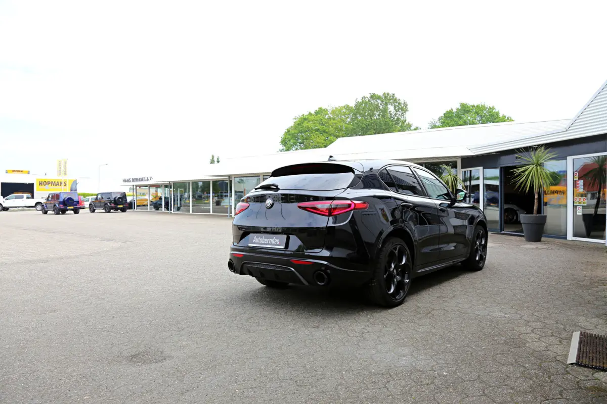 2.0T 280PK AWD Veloce*Perfect Alfa Onderh.*Black pack/ACC met stuurhulp/H&K/Memorie/Camera/Leder/Stoelverw./Stuurverw./Dodehoek/DAB/LED/Elek. Klep/Parkeersens.V+A/21 inch LM*