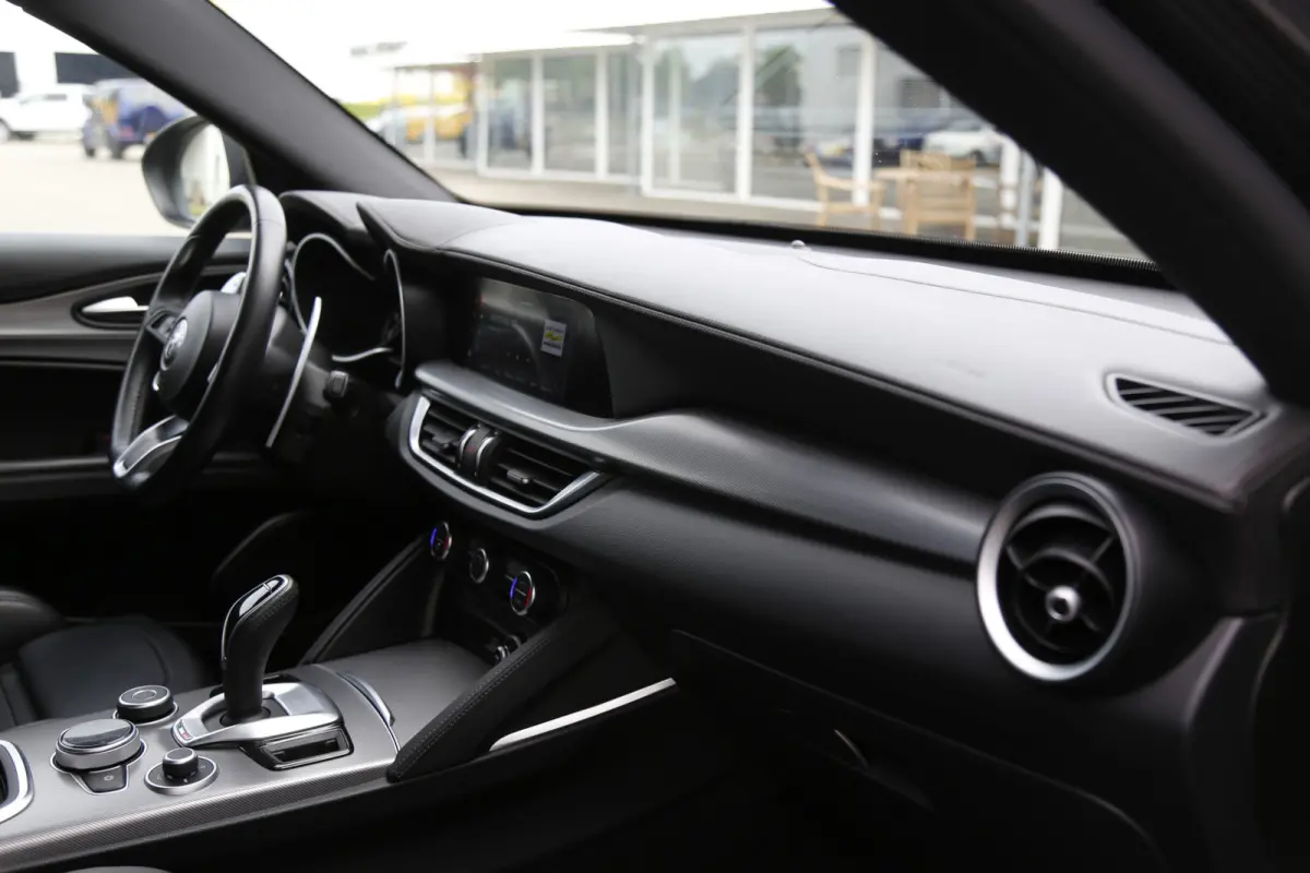 2.0T 280PK AWD Veloce*Perfect Alfa Onderh.*Black pack/ACC met stuurhulp/H&K/Memorie/Camera/Leder/Stoelverw./Stuurverw./Dodehoek/DAB/LED/Elek. Klep/Parkeersens.V+A/21 inch LM*