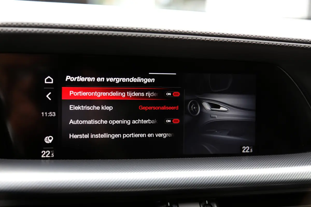 2.0T 280PK AWD Veloce*Perfect Alfa Onderh.*Black pack/ACC met stuurhulp/H&K/Memorie/Camera/Leder/Stoelverw./Stuurverw./Dodehoek/DAB/LED/Elek. Klep/Parkeersens.V+A/21 inch LM*