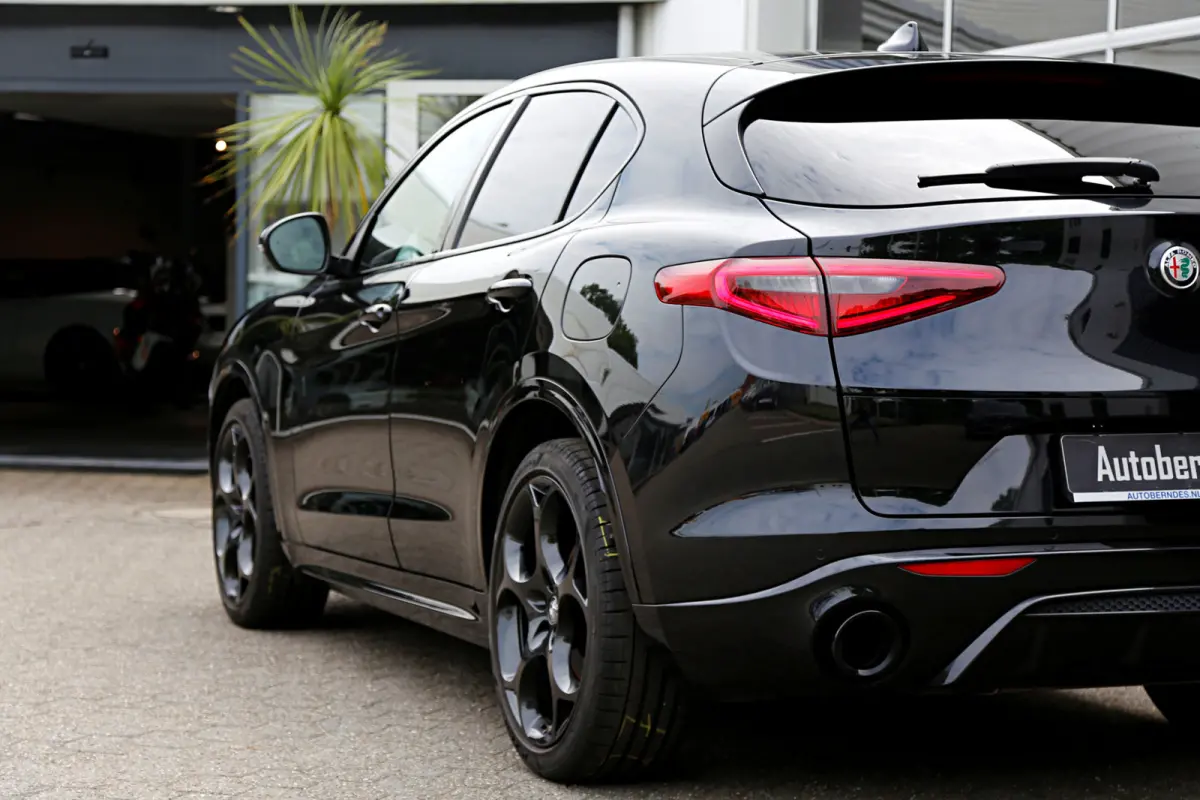 2.0T 280PK AWD Veloce*Perfect Alfa Onderh.*Black pack/ACC met stuurhulp/H&K/Memorie/Camera/Leder/Stoelverw./Stuurverw./Dodehoek/DAB/LED/Elek. Klep/Parkeersens.V+A/21 inch LM*