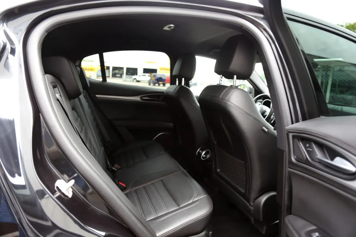 2.0T 280PK AWD Veloce*Perfect Alfa Onderh.*Black pack/ACC met stuurhulp/H&K/Memorie/Camera/Leder/Stoelverw./Stuurverw./Dodehoek/DAB/LED/Elek. Klep/Parkeersens.V+A/21 inch LM*