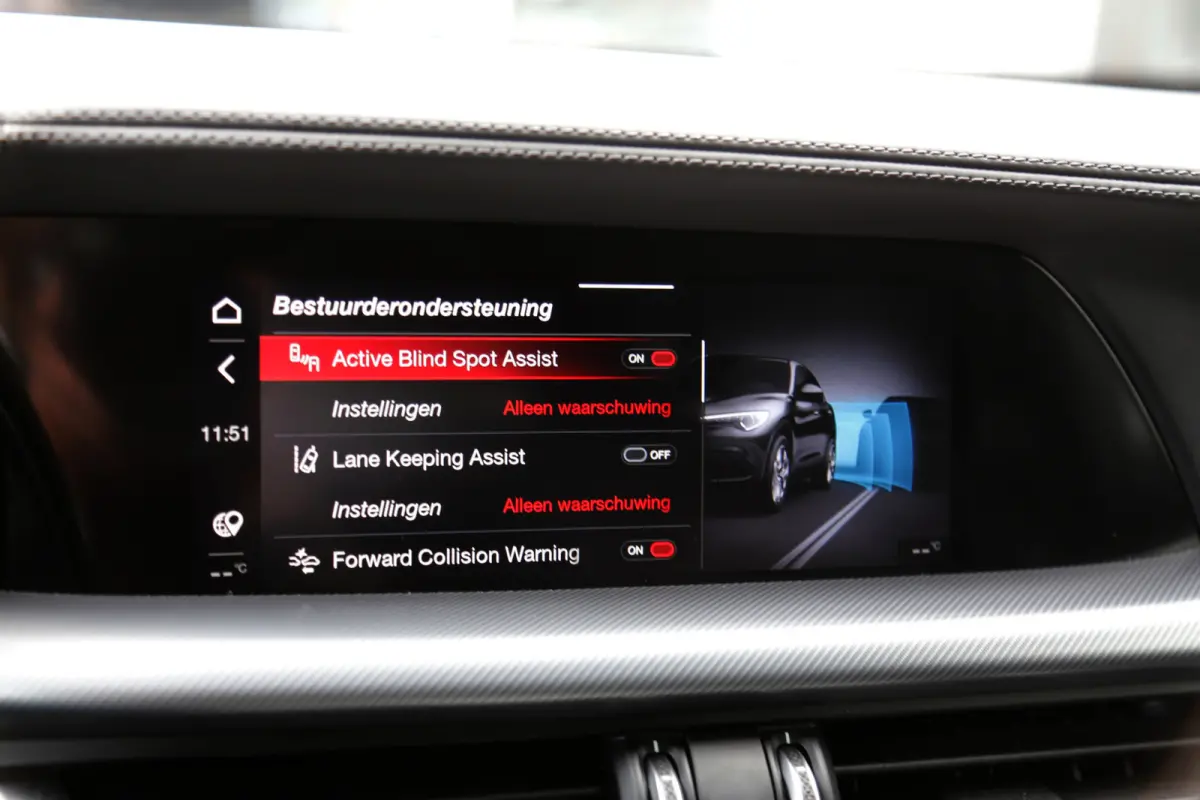 2.0T 280PK AWD Veloce*Perfect Alfa Onderh.*Black pack/ACC met stuurhulp/H&K/Memorie/Camera/Leder/Stoelverw./Stuurverw./Dodehoek/DAB/LED/Elek. Klep/Parkeersens.V+A/21 inch LM*