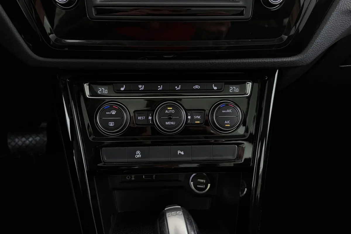 1.8 TSI Highline Business R-Line 7p | Trekhaak | Panoramadak | 180 PK | Dealer Ond. | CarPlay | Stoelverwarming