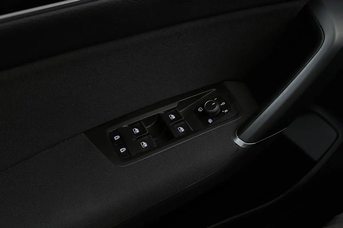 1.8 TSI Highline Business R-Line 7p | Trekhaak | Panoramadak | 180 PK | Dealer Ond. | CarPlay | Stoelverwarming