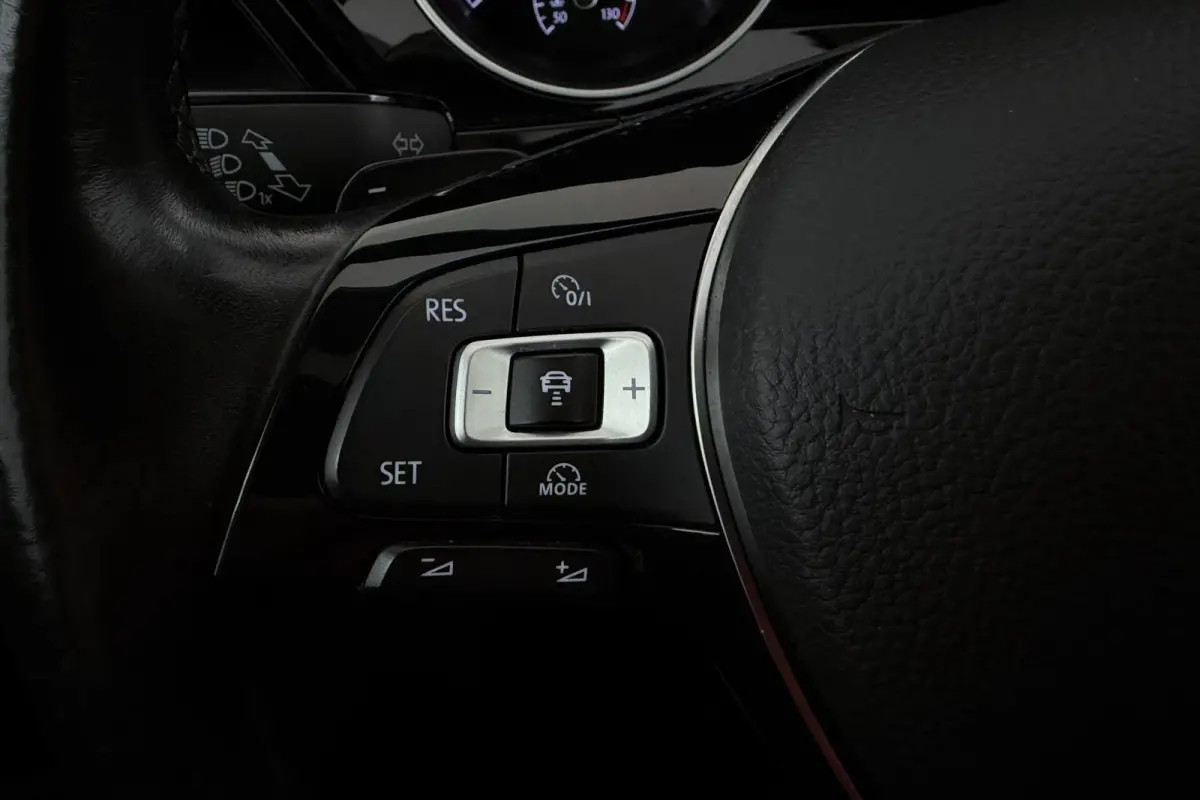 1.8 TSI Highline Business R-Line 7p | Trekhaak | Panoramadak | 180 PK | Dealer Ond. | CarPlay | Stoelverwarming