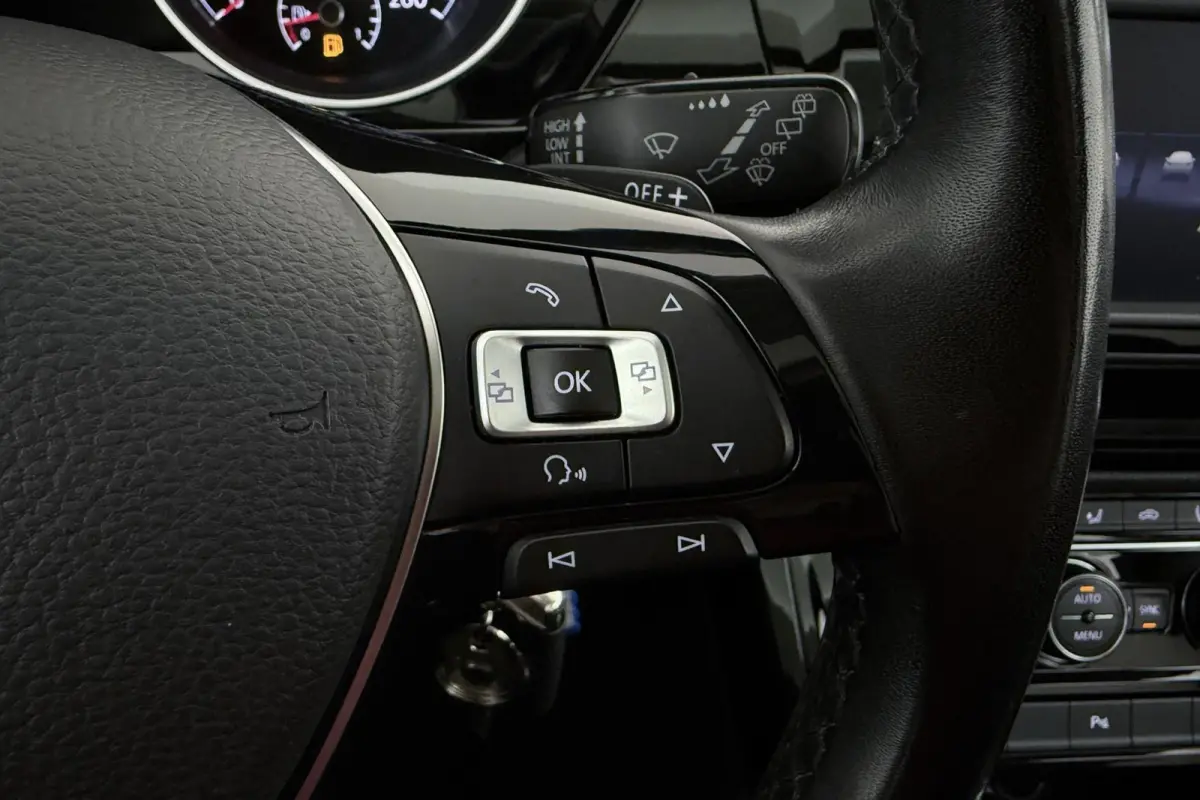 1.8 TSI Highline Business R-Line 7p | Trekhaak | Panoramadak | 180 PK | Dealer Ond. | CarPlay | Stoelverwarming