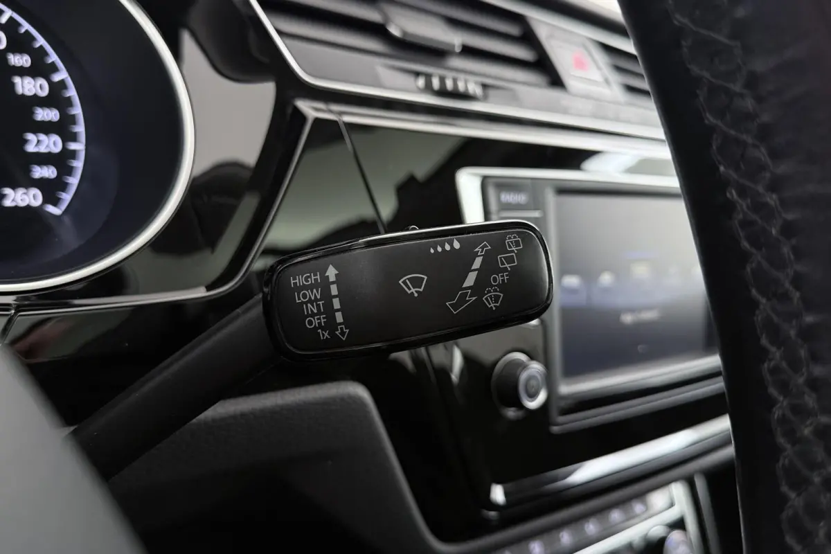 1.8 TSI Highline Business R-Line 7p | Trekhaak | Panoramadak | 180 PK | Dealer Ond. | CarPlay | Stoelverwarming