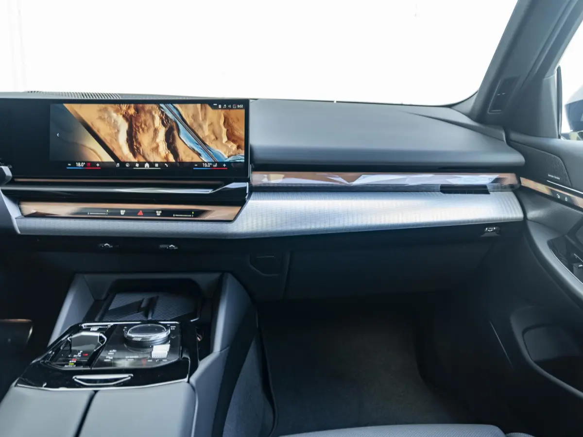 530e xDrive | M Sportpakket Pro |  Innovation Pack | Travel Pack | Panoramadak