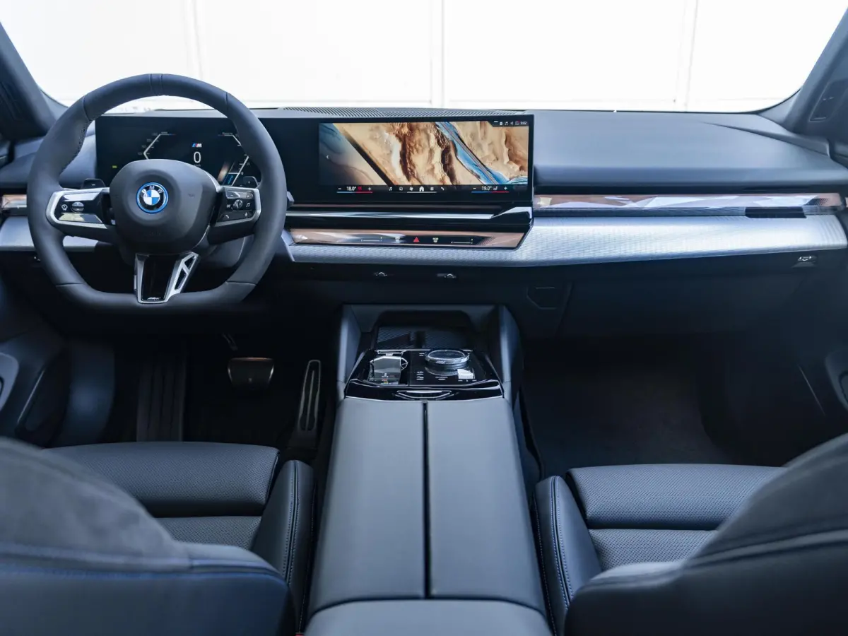 530e xDrive | M Sportpakket Pro |  Innovation Pack | Travel Pack | Panoramadak