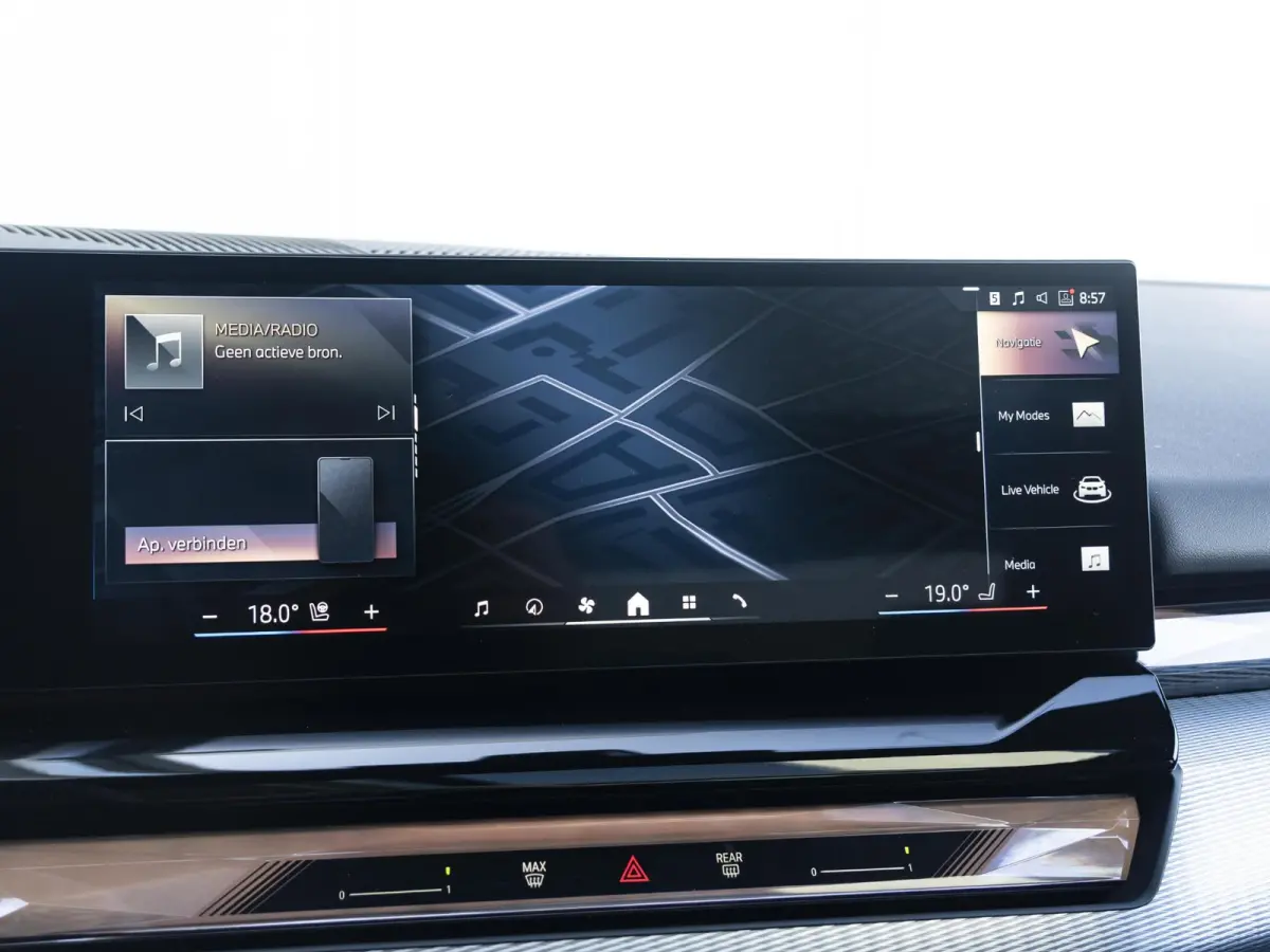 530e xDrive | M Sportpakket Pro |  Innovation Pack | Travel Pack | Panoramadak